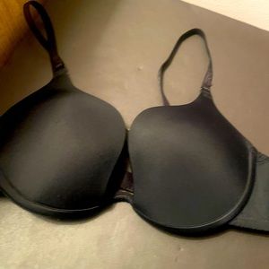 Black padded bra